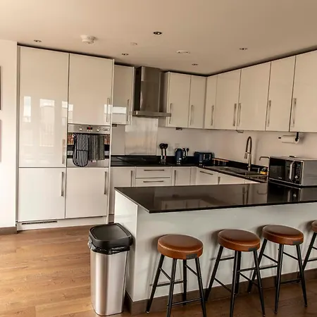 Maidstone Luxury Penthouse 3 Bedroom Apartment & Parking Exterior photo